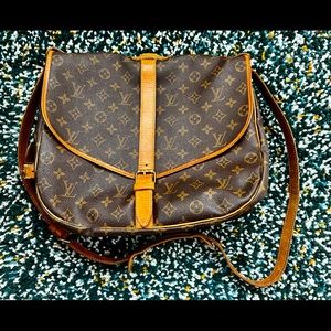 Louis Vuitton Saumur GM 35 authentic